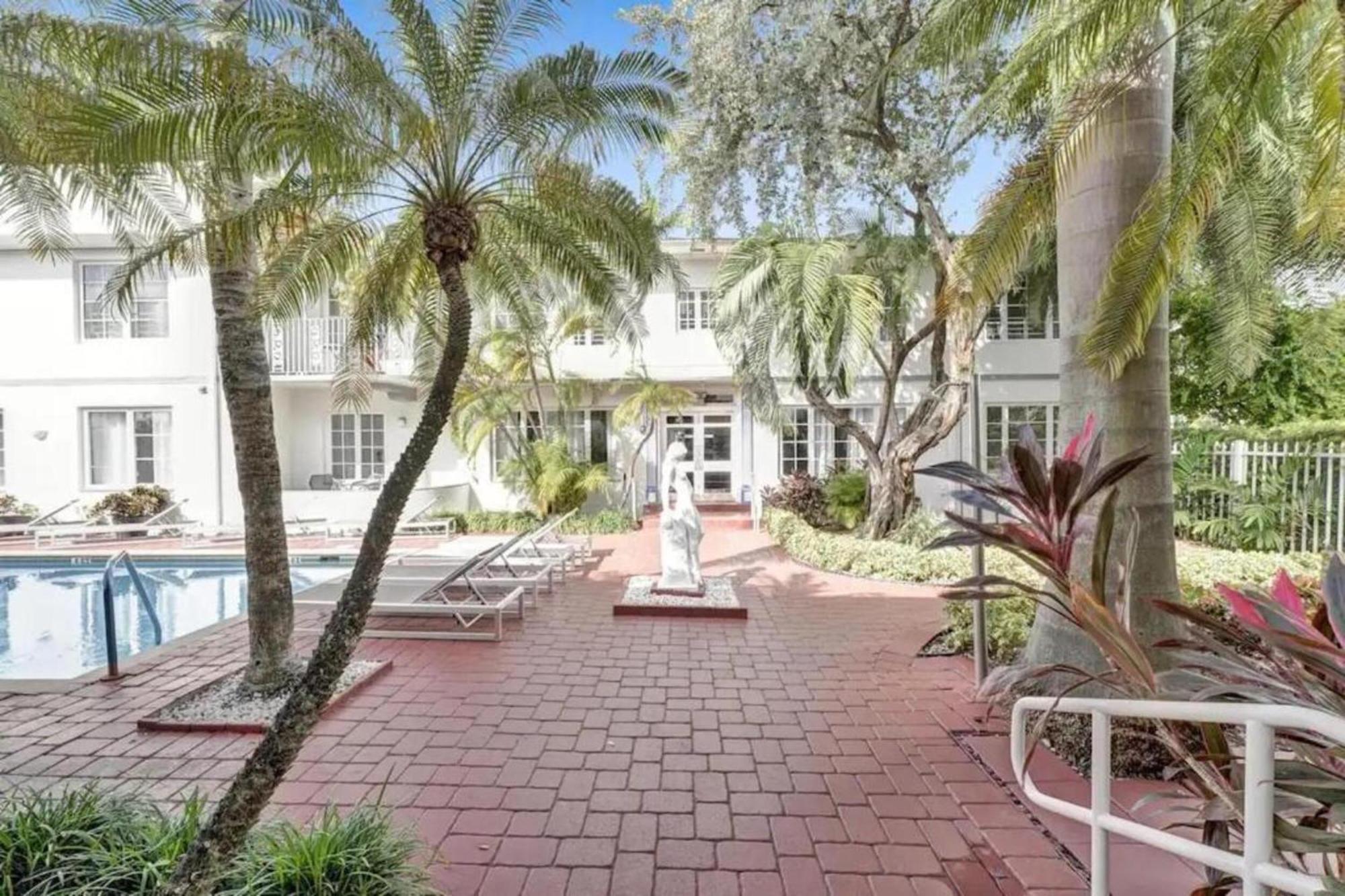 Courtyard Apartments Part Of The Oasis Casita Collection Miami Beach Exterior photo